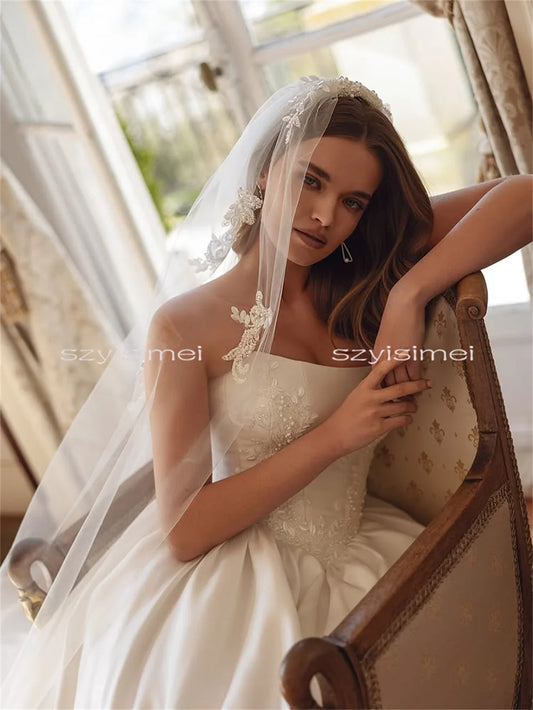 Fashion Strapless With Lace Appliques Wedding Dresses A Line Satin Bridal Gowns Sleeveless Evening Dress For Wedding Custom Made