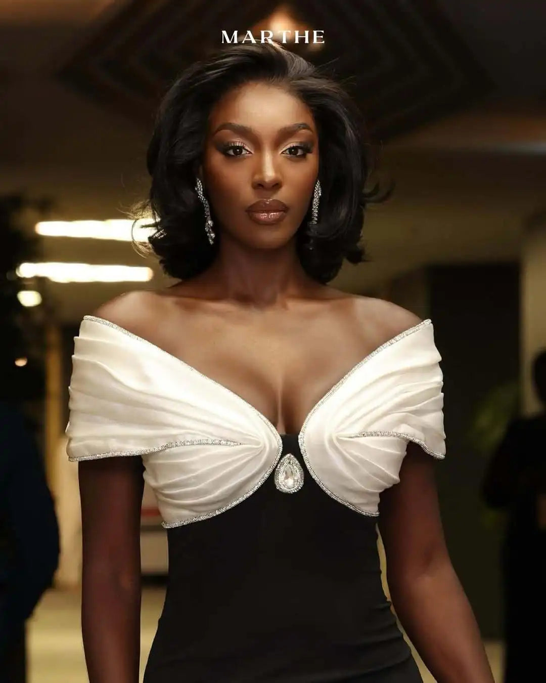 New Arrival Women Sexy Off the Shoulder Shinning Crystal Bodycon Long Bandage Dress Elegant Evening Party Prom Celebrate Outfit