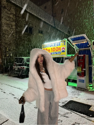 White Hooded Faux Fur Overcoats Women Fashion Casual Plush Full Sleeve Warm Loose Jacket Lady Winter Daily Commute Street Wear