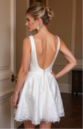 Short Satin Lace Wedding Dress – Mini Bridal Gown with Sweetheart Neckline
