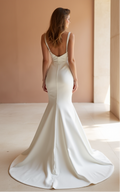 Ivory Mermaid Wedding Dress – Cut-Out Bodice & Sleek Fit