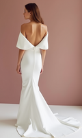 Mermaid White Wedding Gown with a Tulle Skirt for a Soft, Flowing Effect