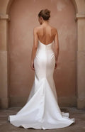 Mermaid Trumpet Wedding Dress with a Dramatic Flair for Brides